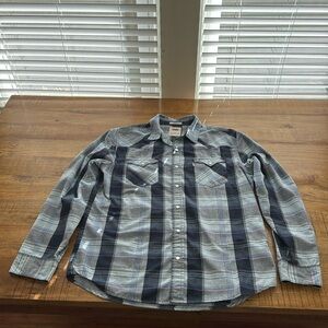 Levi Pearl Snap long sleeve button down size medium